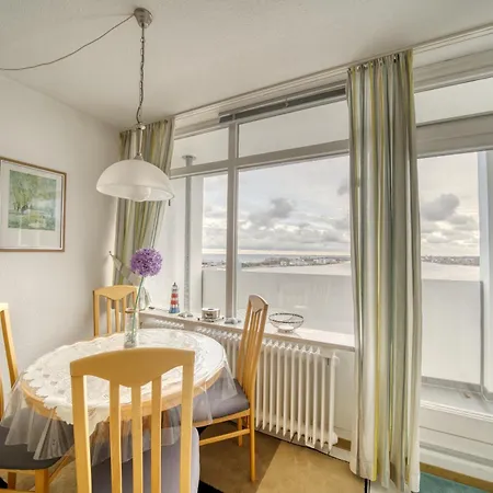 - Haus E, App 0e1205 *