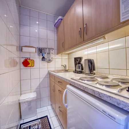 - Haus E, App 0e1205 *